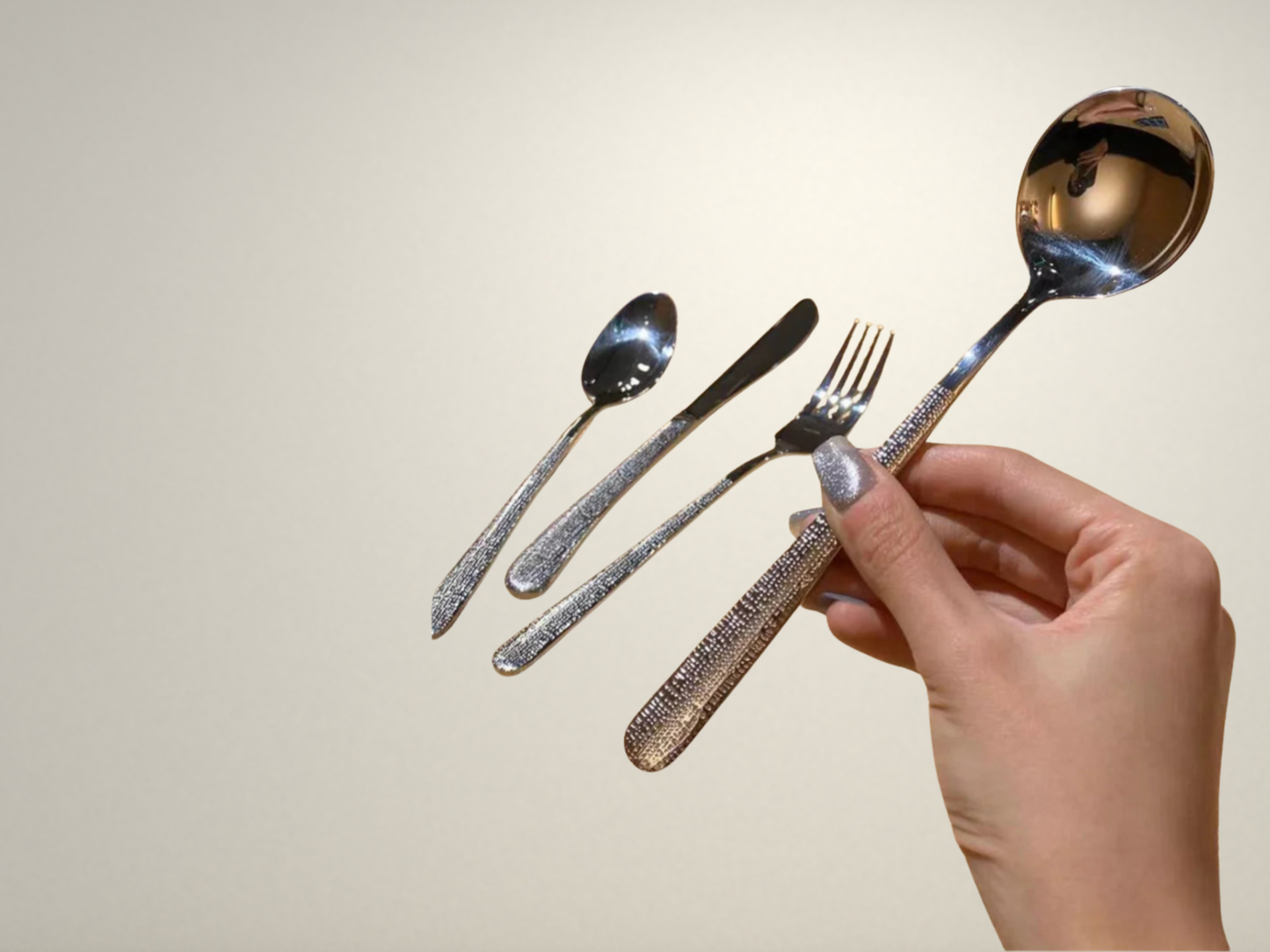 OllaLuxe 5-Piece German Style Gold-Plated Cutlery Set – Hammer Pattern Stainless Steel Flatware