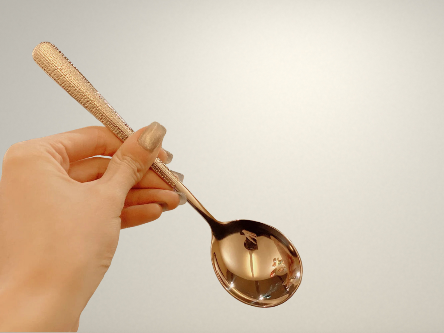 OllaLuxe 5-Piece German Style Gold-Plated Cutlery Set – Hammer Pattern Stainless Steel Flatware
