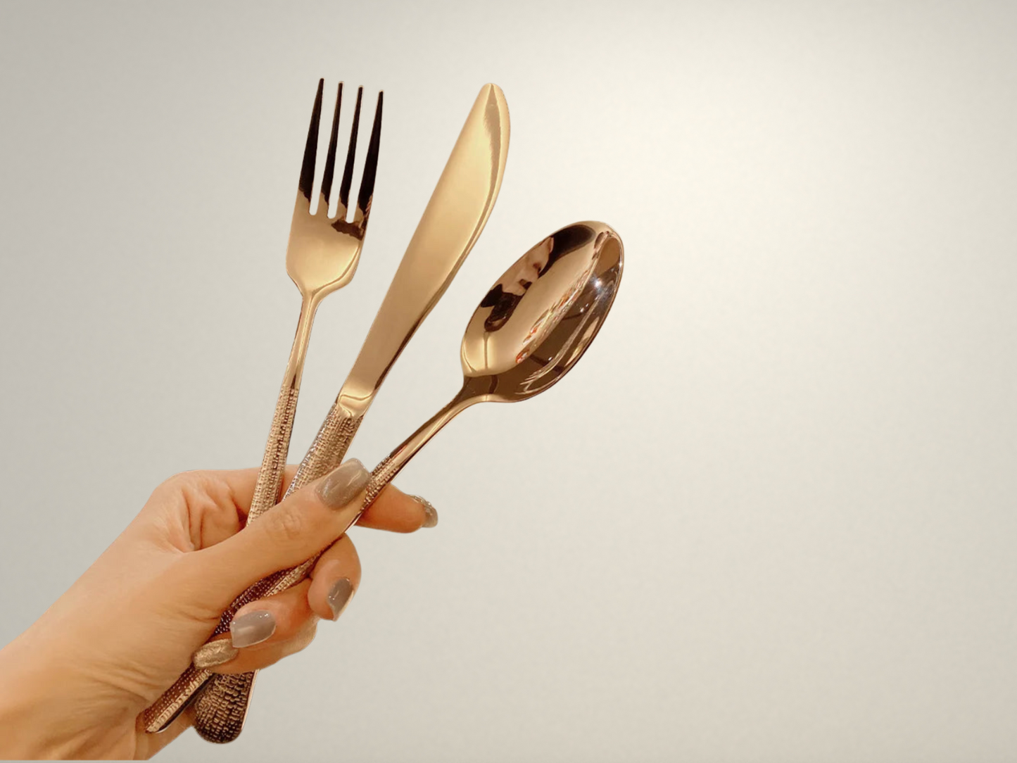 OllaLuxe 5-Piece German Style Gold-Plated Cutlery Set – Hammer Pattern Stainless Steel Flatware