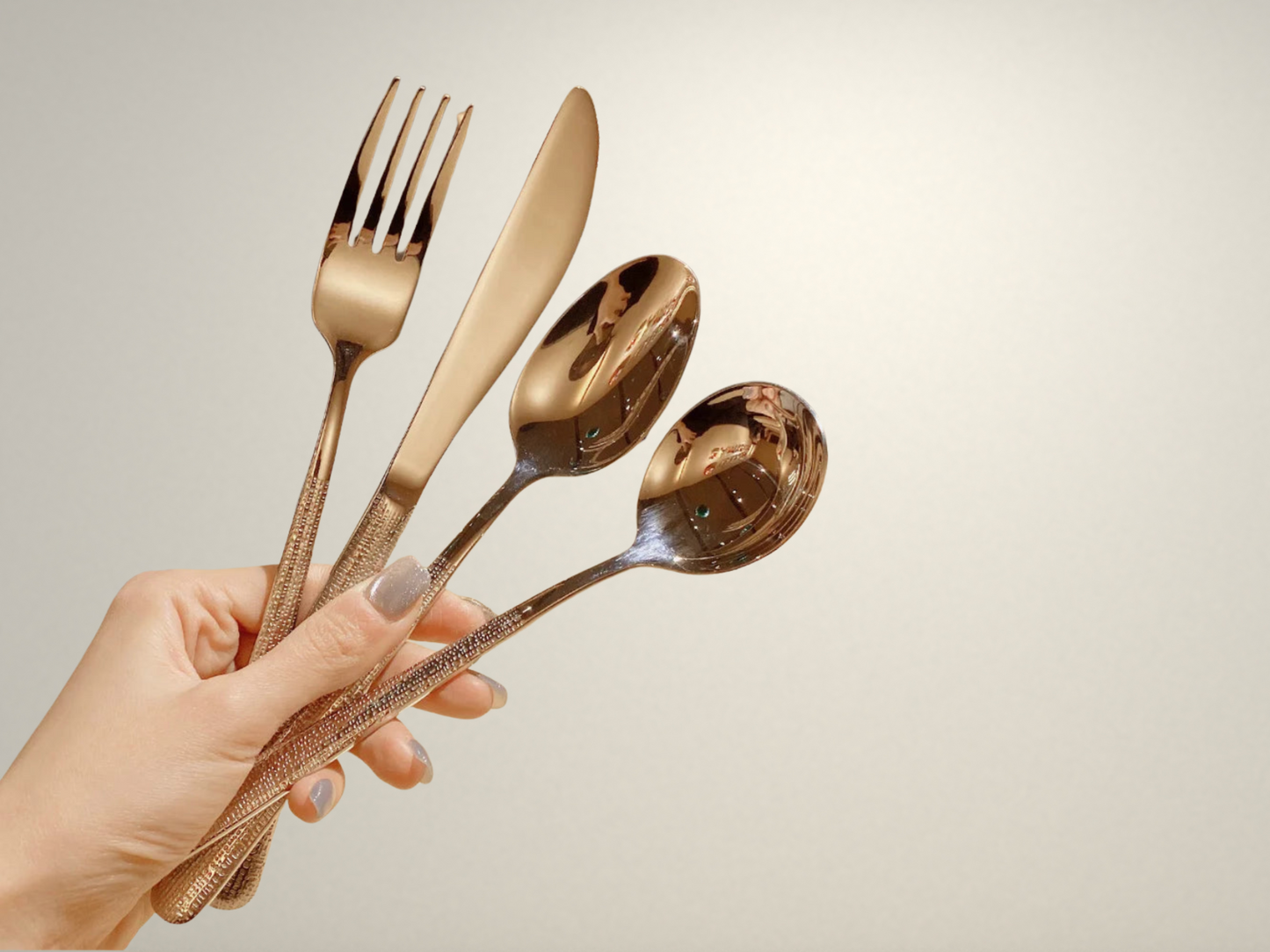 OllaLuxe 5-Piece German Style Gold-Plated Cutlery Set – Hammer Pattern Stainless Steel Flatware